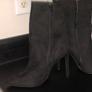 Women’s black suede boots